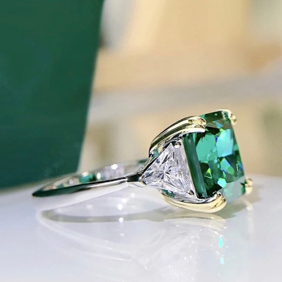 Green Emerald Lab Created Hybrid Diamond Ring - Engagement Ring - Cocktail Ring - Picture 4 of 5